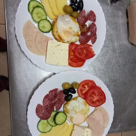 Vila Casa Maria بيت ضيافة كوستِنيست